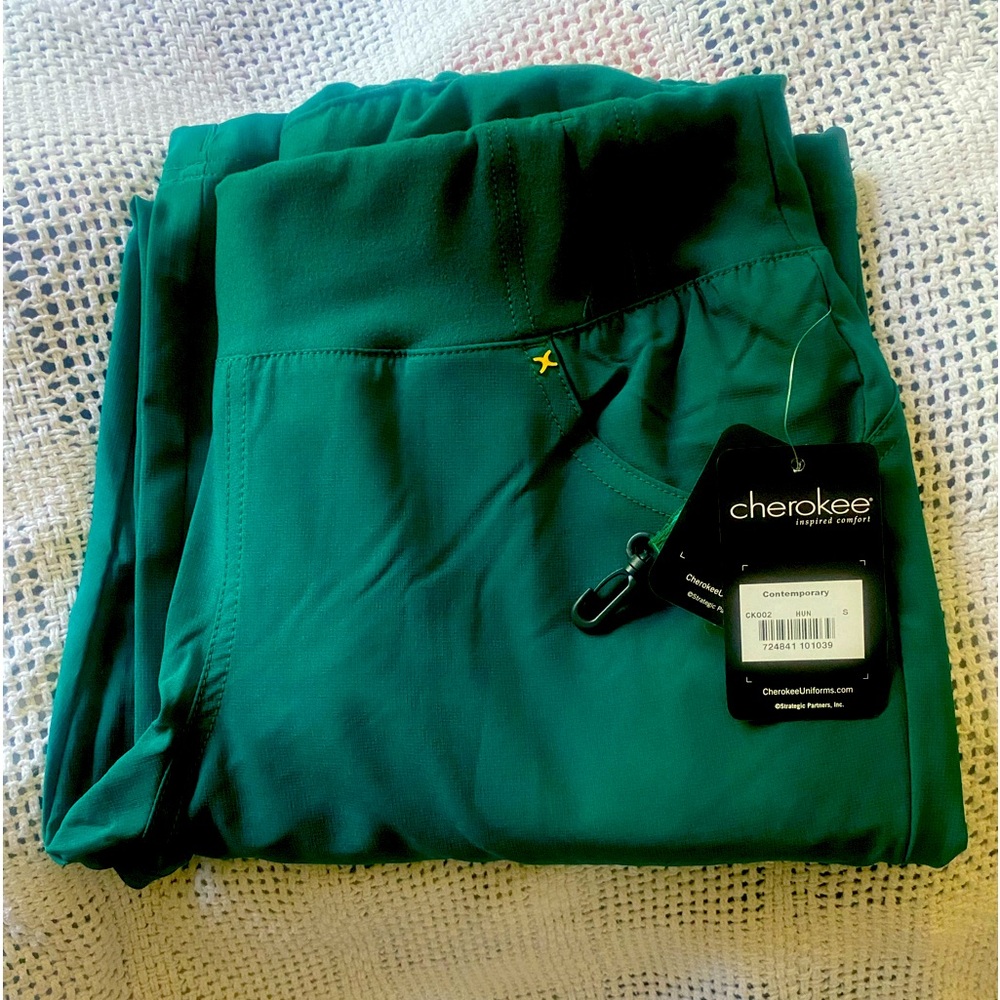 Cherokee hunter green I flex size small women’s  scrub pants